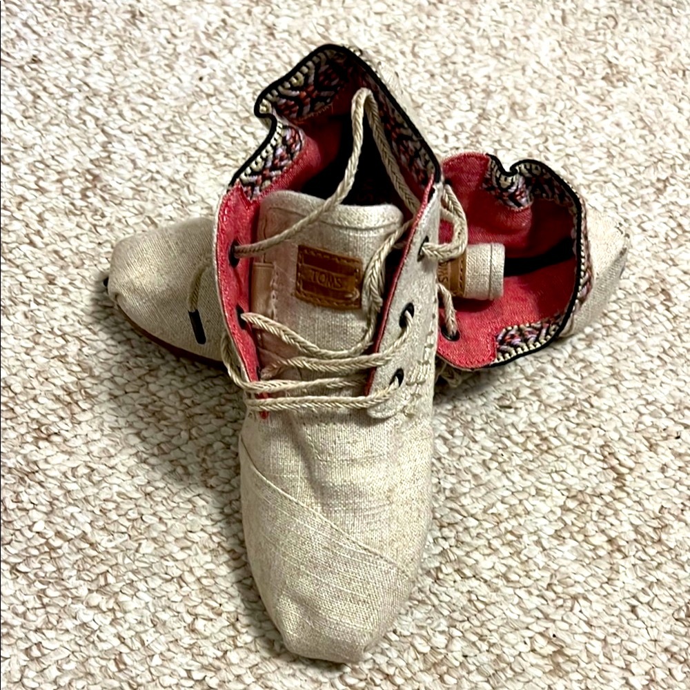 Toms Cream and Red Lace Up Boots